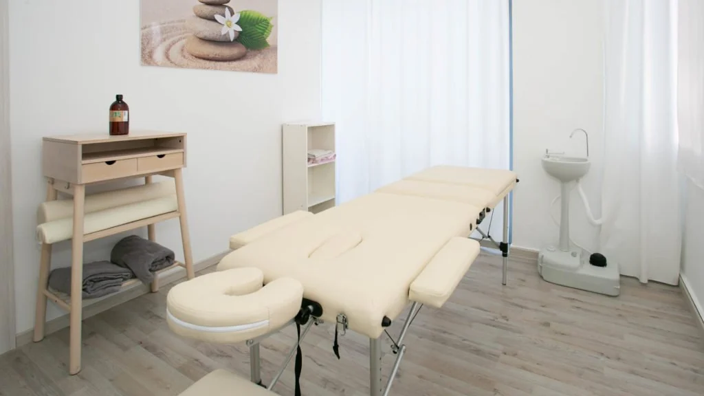 La sala massaggi dello studio Mindful Movement a Massagno